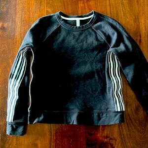 Black crop sweatshirt